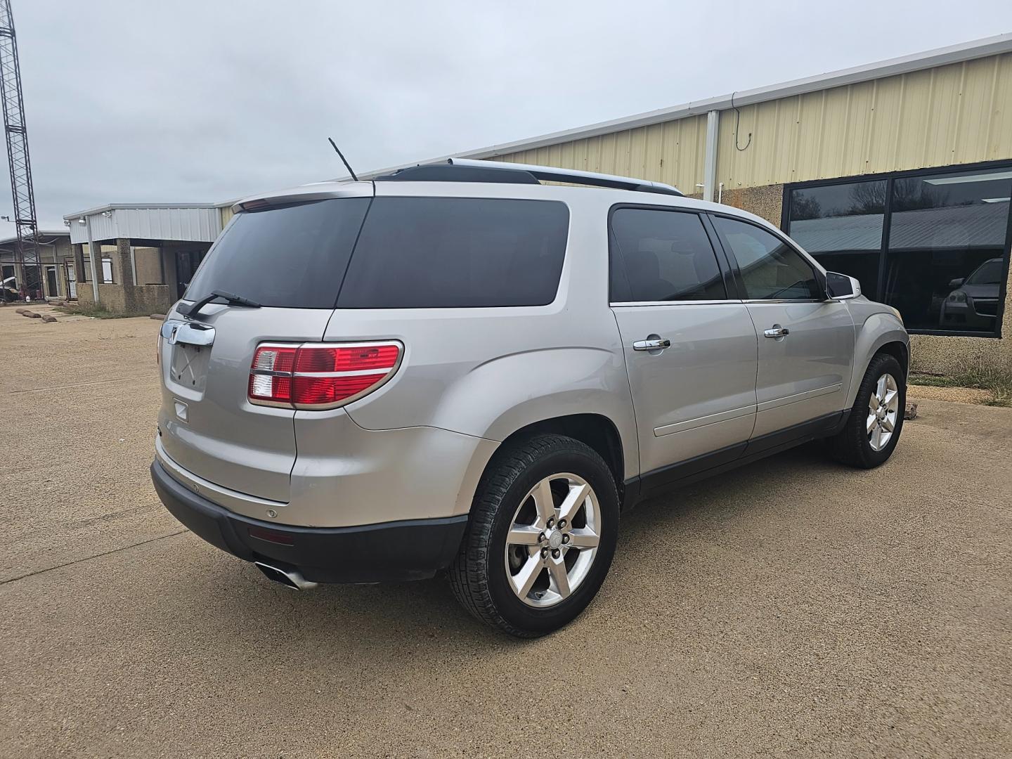 2008 SILVER Saturn Outlook XR (5GZER33798J) with an 3.6L V6 engine, 6-Speed Automatic transmission, located at 533 S Seven Points BLVD, Seven Points, TX, 75143, (430) 255-4030, 32.313999, -96.209351 - Photo#2